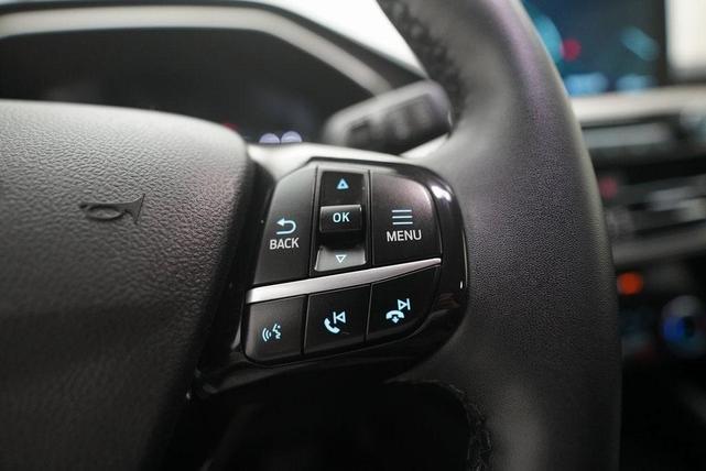 Photo of 2022 Iconic Silver Metallic Ford Escape
