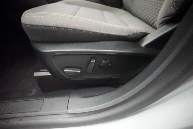 Photo of 2022 Iconic Silver Metallic Ford Escape