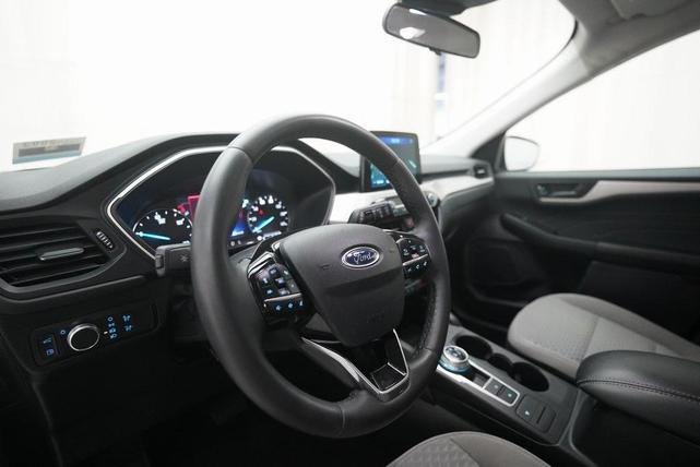 Photo of 2022 Iconic Silver Metallic Ford Escape