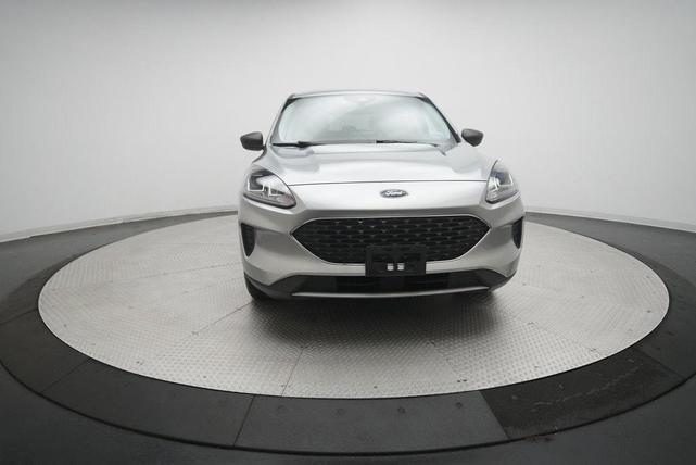 Photo of 2022 Iconic Silver Metallic Ford Escape