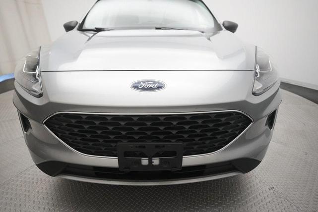 Photo of 2022 Iconic Silver Metallic Ford Escape