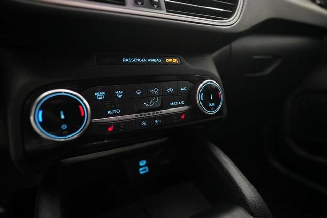 Photo of 2022 Iconic Silver Metallic Ford Escape