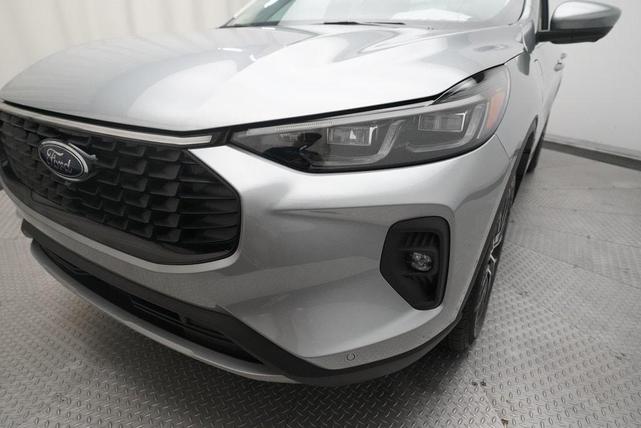 Photo of 2023 Iconic Silver Metallic Ford Escape