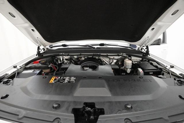 Photo of 2018 Summit White Chevrolet Suburban