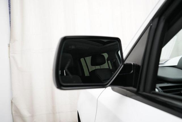 Photo of 2018 Summit White Chevrolet Suburban