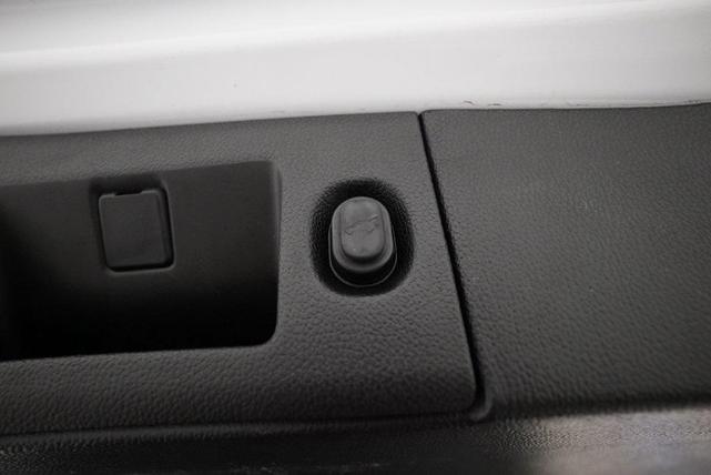 Photo of 2018 Summit White Chevrolet Suburban