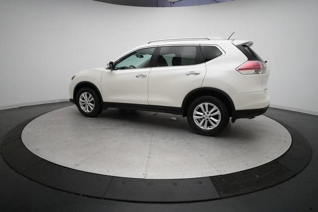Photo of 2016 Glacier White Nissan Rogue