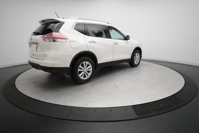 Photo of 2016 Glacier White Nissan Rogue