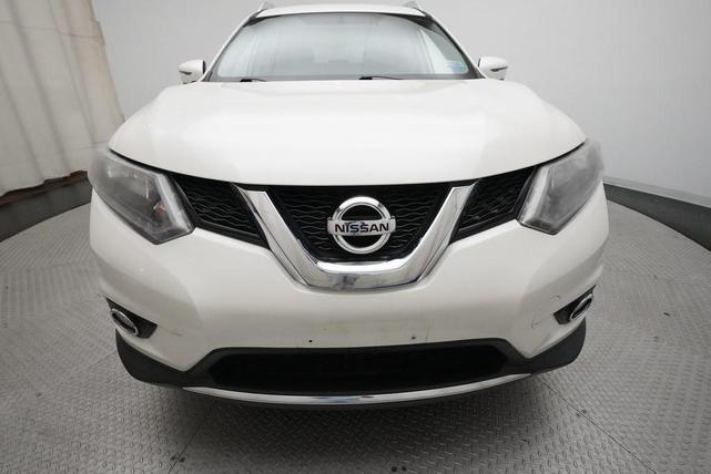 Photo of 2016 Glacier White Nissan Rogue