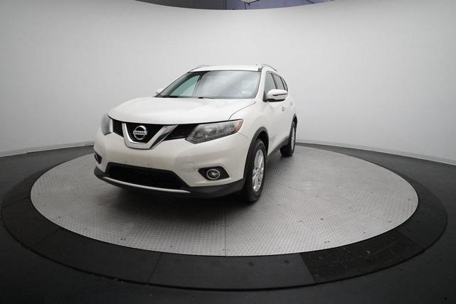 Photo of 2016 Glacier White Nissan Rogue