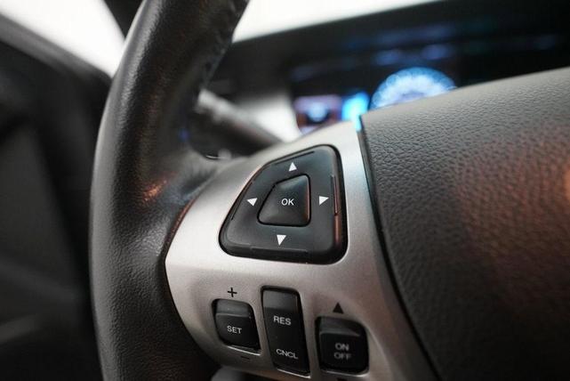 Photo of 2015 Magnetic Metallic Ford Taurus