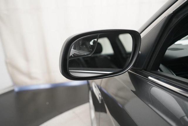 Photo of 2015 Magnetic Metallic Ford Taurus