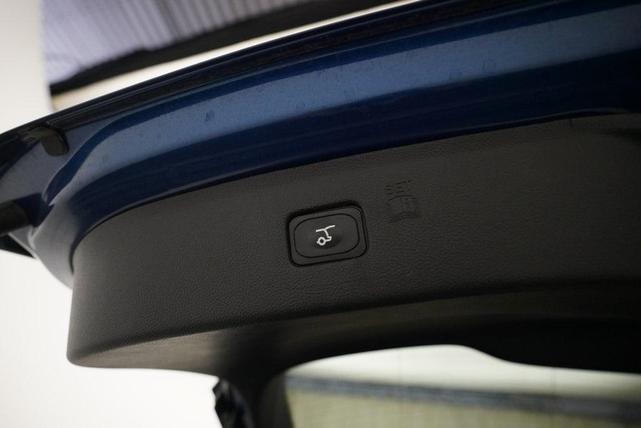 Photo of 2023 Atlas Blue Metallic Ford Edge