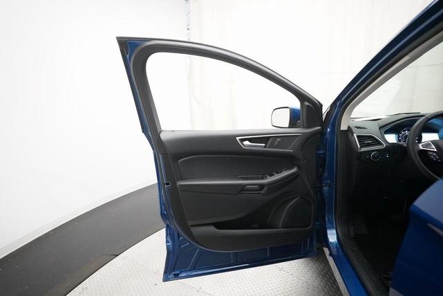 Photo of 2023 Atlas Blue Metallic Ford Edge