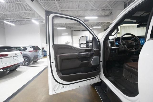 Photo of 2023 White Metallic Ford F-250