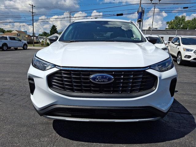 Photo of 2024 Oxford White Ford Escape