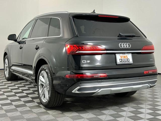 Photo of 2023 Mythos Black Metallic Audi Q7