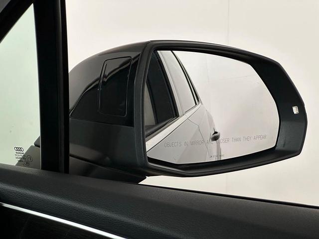 Photo of 2023 Mythos Black Metallic Audi Q7