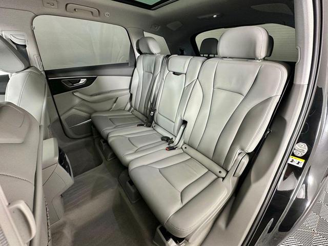 Photo of 2023 Mythos Black Metallic Audi Q7