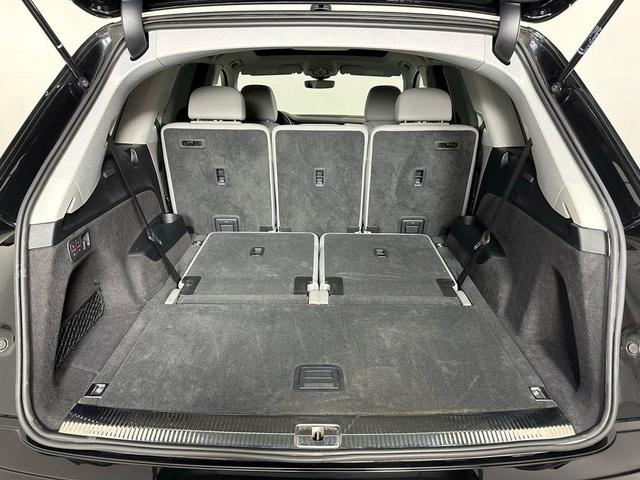 Photo of 2023 Mythos Black Metallic Audi Q7