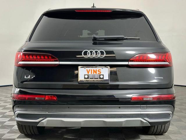 Photo of 2023 Mythos Black Metallic Audi Q7