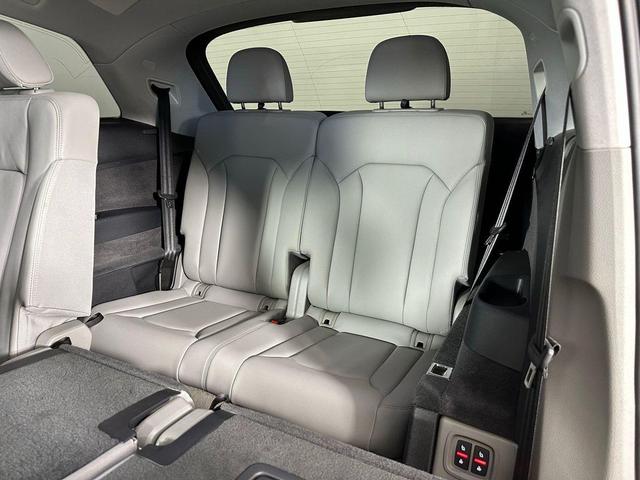 Photo of 2023 Mythos Black Metallic Audi Q7