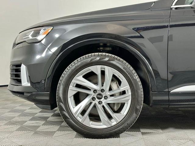 Photo of 2023 Mythos Black Metallic Audi Q7