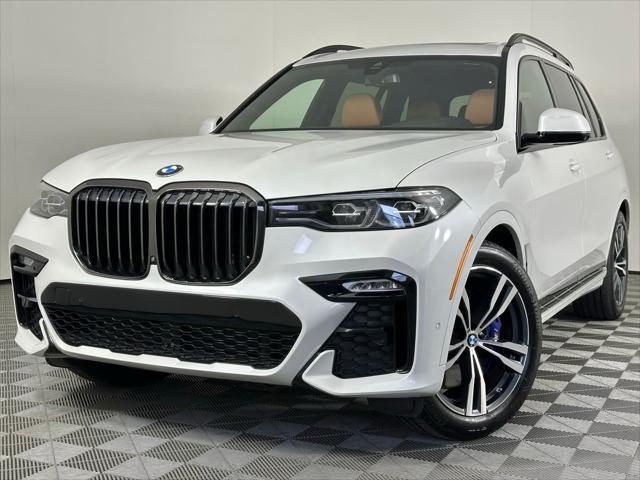 Photo of 2022 Mineral White Metallic BMW X7