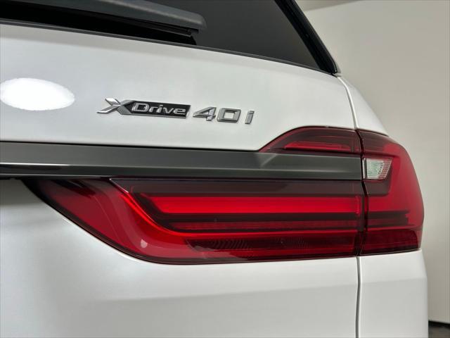 Photo of 2022 Mineral White Metallic BMW X7