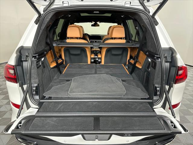 Photo of 2022 Mineral White Metallic BMW X7