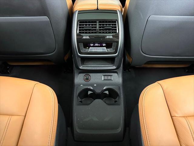 Photo of 2022 Mineral White Metallic BMW X7