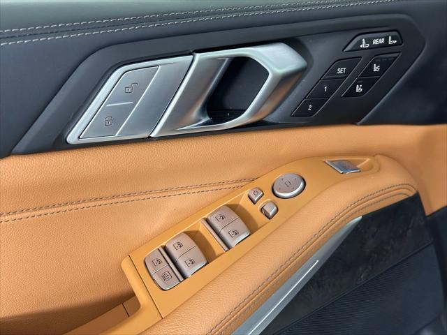 Photo of 2022 Mineral White Metallic BMW X7
