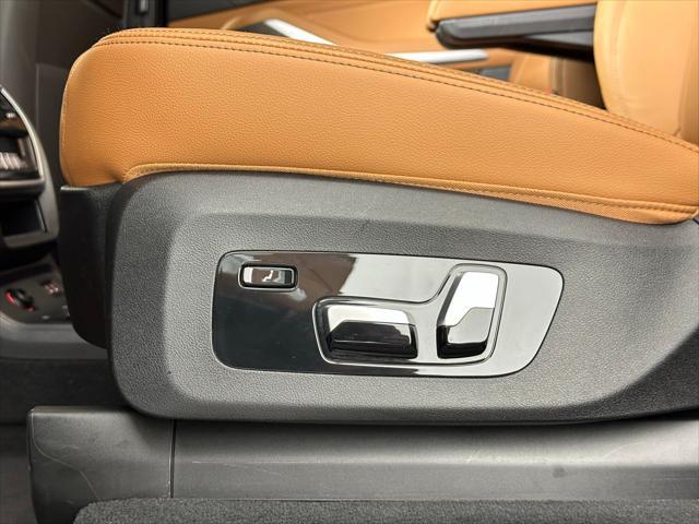 Photo of 2022 Mineral White Metallic BMW X7