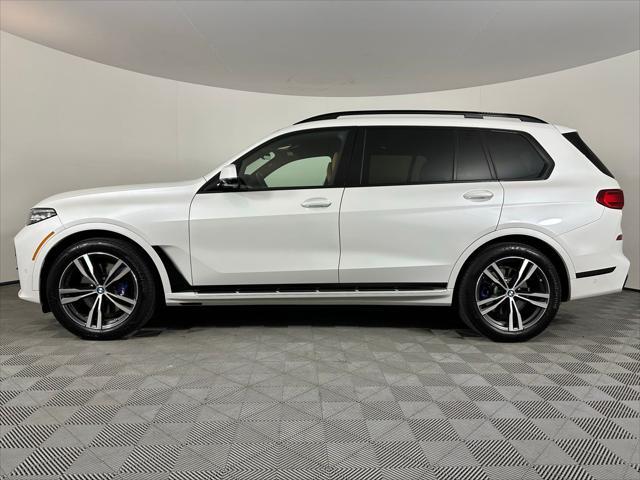 Photo of 2022 Mineral White Metallic BMW X7