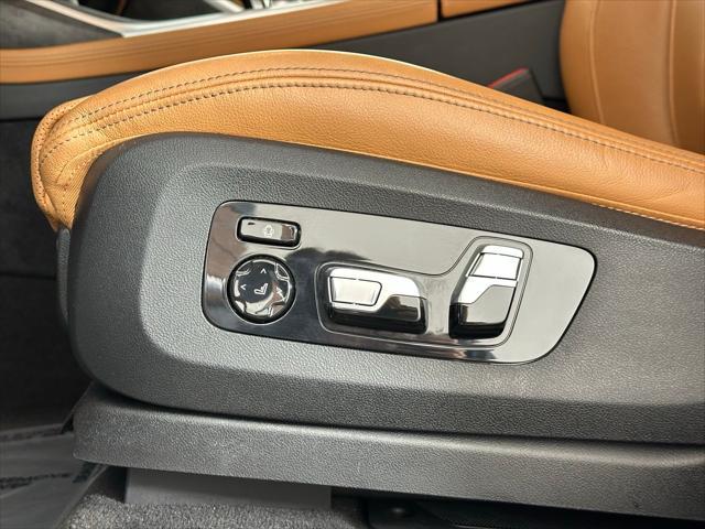 Photo of 2022 Mineral White Metallic BMW X7