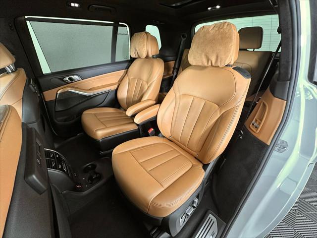 Photo of 2022 Mineral White Metallic BMW X7