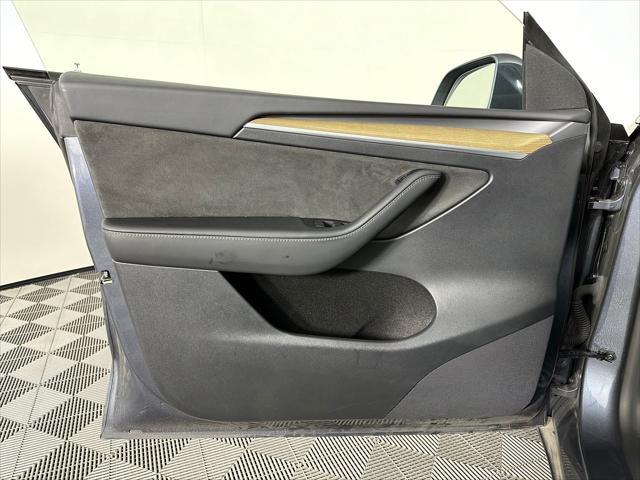 Photo of 2023 Gray Tesla Model Y