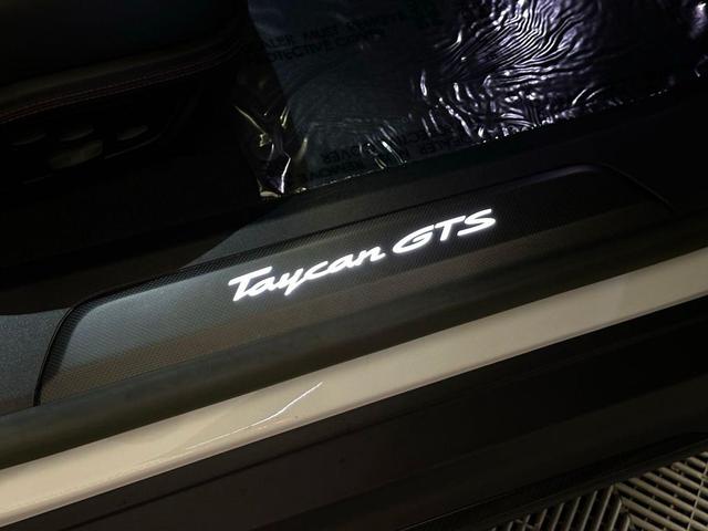 Photo of 2023 Carrara White Metallic Porsche Taycan