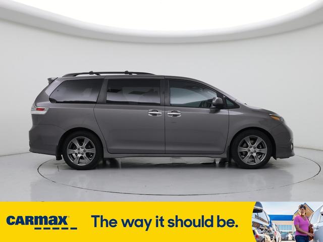 Photo of 2017 Gray Toyota Sienna