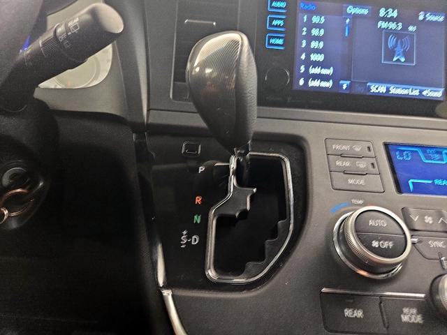 Photo of 2017 Gray Toyota Sienna