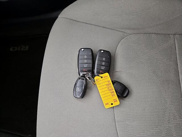 Photo of 2016 Blue Kia Rio