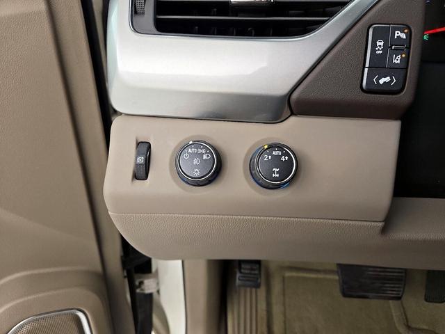 Photo of 2015 Pearl Chevrolet Tahoe