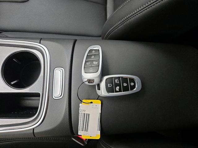 Photo of 2023 White Hyundai SANTA FE