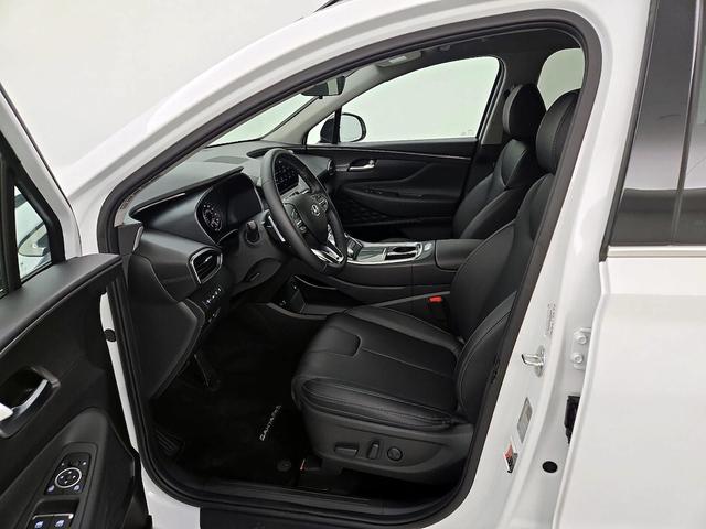 Photo of 2023 White Hyundai SANTA FE