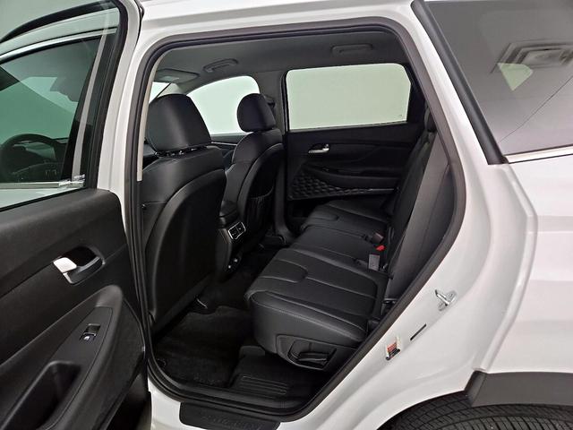 Photo of 2023 White Hyundai SANTA FE