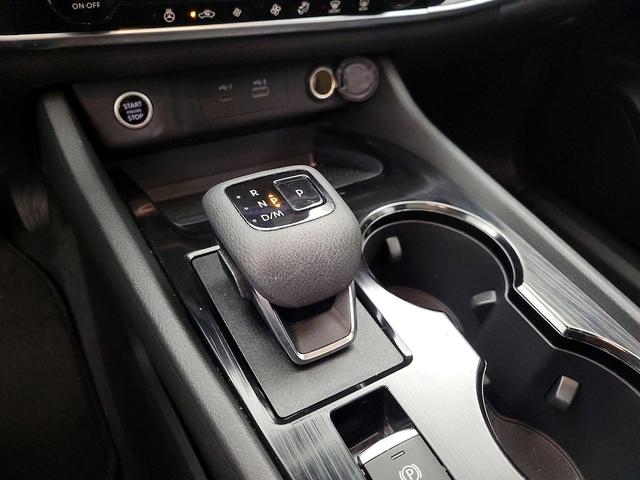 Photo of 2023 Silver Nissan Rogue