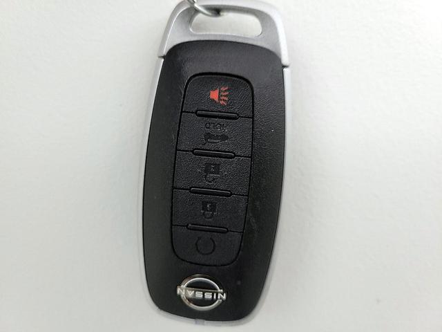 Photo of 2023 Silver Nissan Rogue