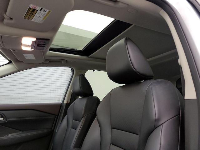 Photo of 2023 Silver Nissan Rogue