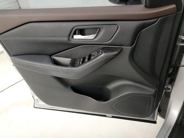 Photo of 2023 Silver Nissan Rogue