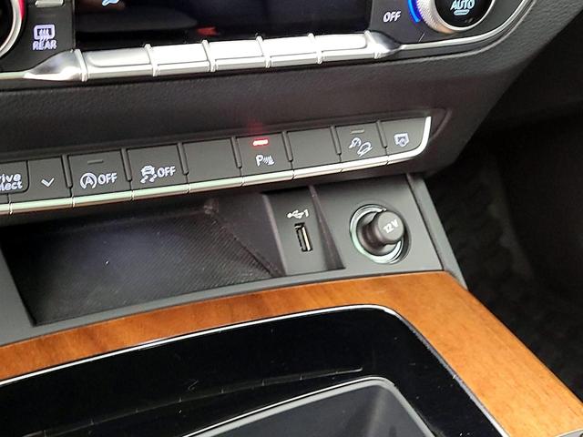 Photo of 2023 Gray Audi Q5